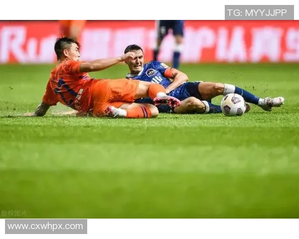 重庆篮球队耐力争议引发热议球迷对球队表现的不同看法与期待