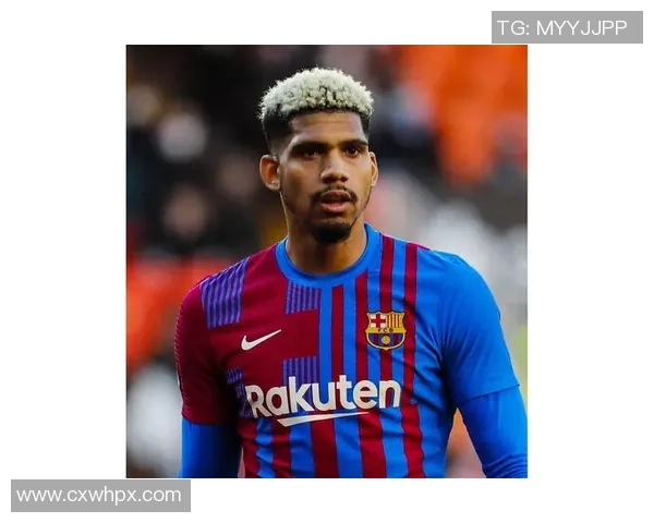 古代足球明星头像女性形象的艺术再现与文化解读